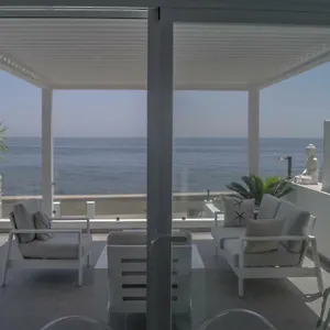 Beach-front Bahia Dorada Ferienhaus Estepona